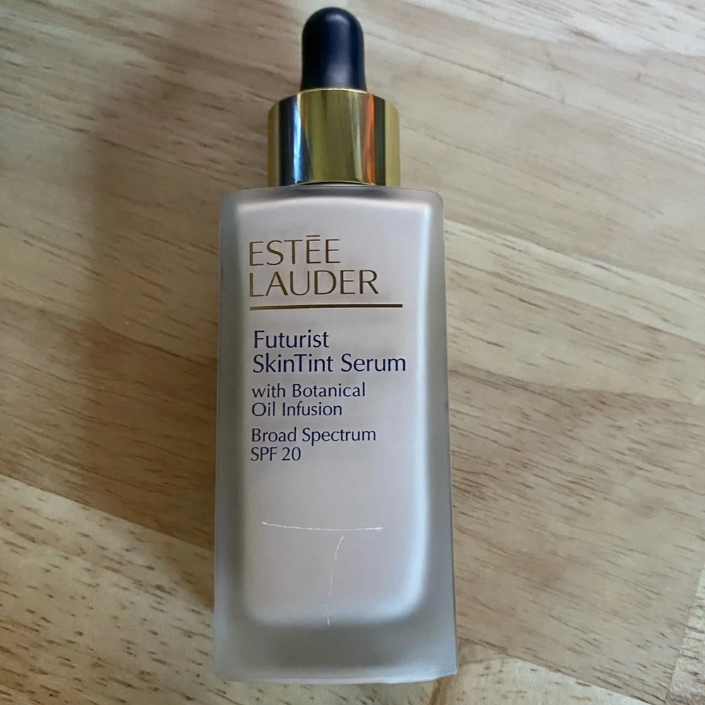 Futurist SkinTint Serum Foundation
With Botanical Oil Infusion SPF 20 Cool Bone - Picture 3 of 4